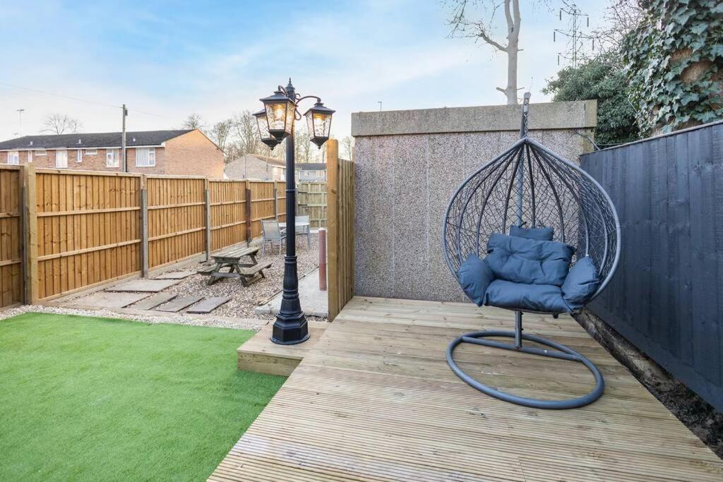 Hogwarts Hideaway Themed Property Watford  Eksteriør billede