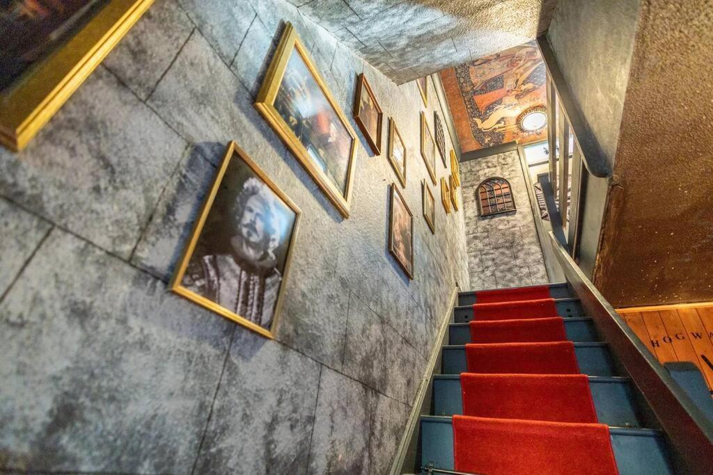 Hogwarts Hideaway Themed Property Watford  Eksteriør billede