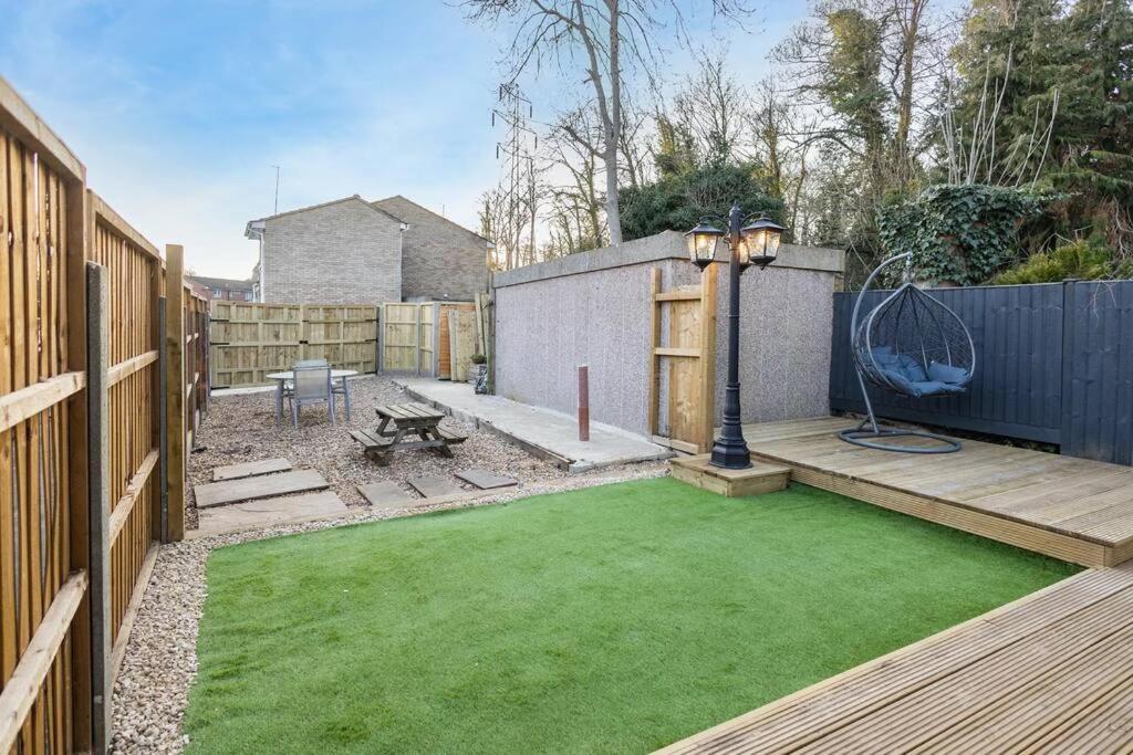 Hogwarts Hideaway Themed Property Watford  Eksteriør billede