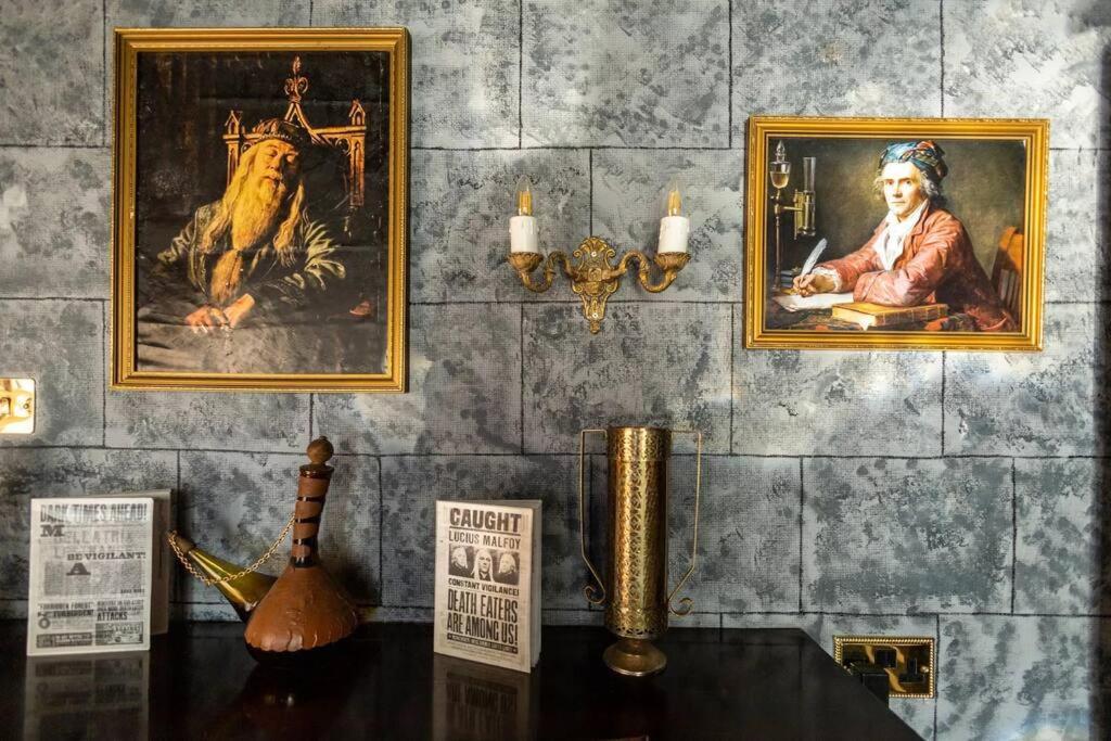 Hogwarts Hideaway Themed Property Watford  Eksteriør billede